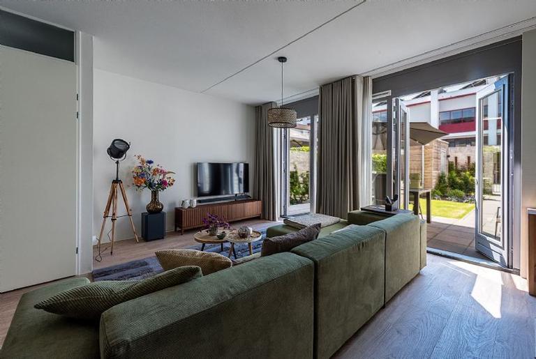 Townhouse with garden and parking space - Image 8
