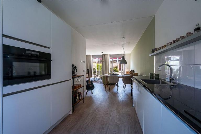 Townhouse with garden and parking space - Image 11