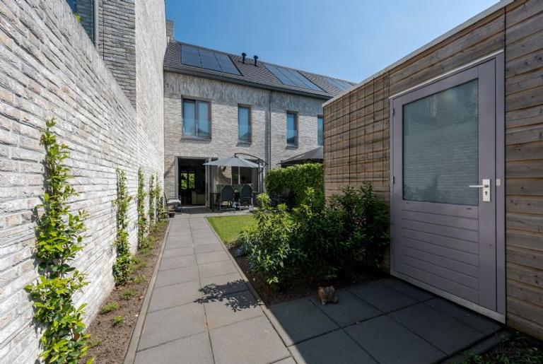 Townhouse with garden and parking space - Image 22