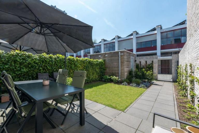 Townhouse with garden and parking space - Image 24