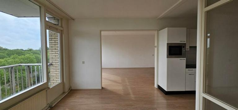 Bright apartment with balcony in Leiden - Image 5