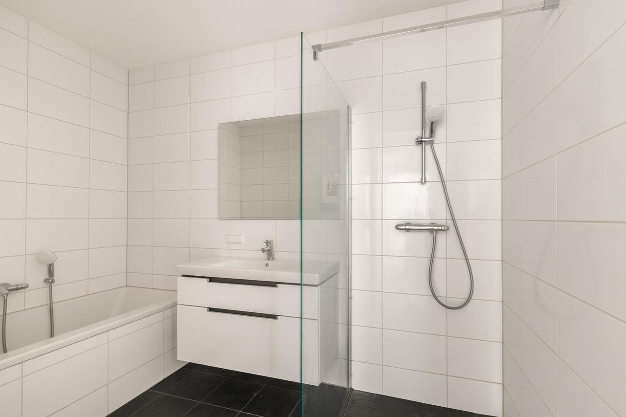 New 2-bedroom apartment by the water - Image 20