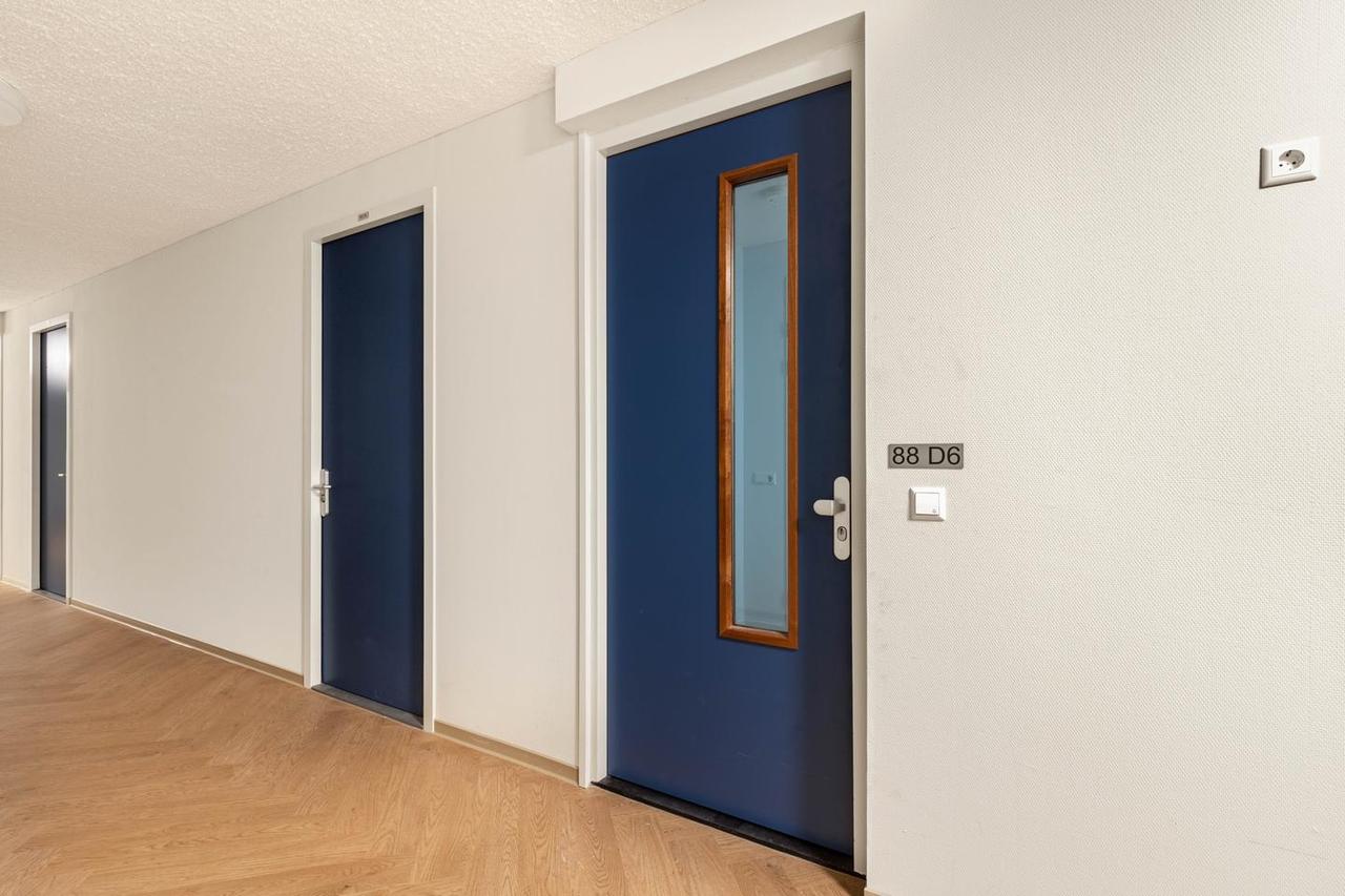 New 2-bedroom apartment by the water - Image 8
