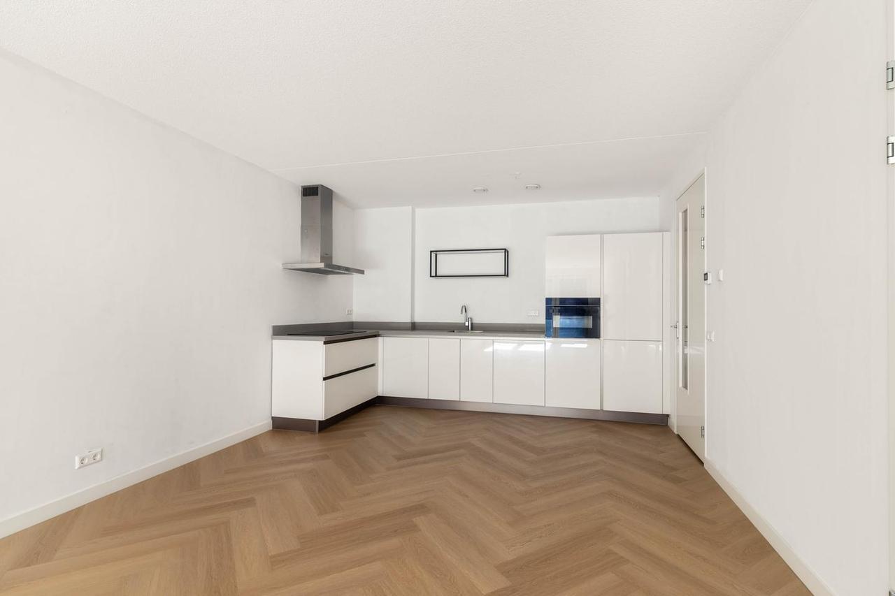 New 2-bedroom apartment by the water - Image 11