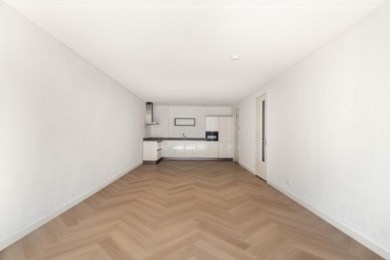 New 2-bedroom apartment by the water - Image 12