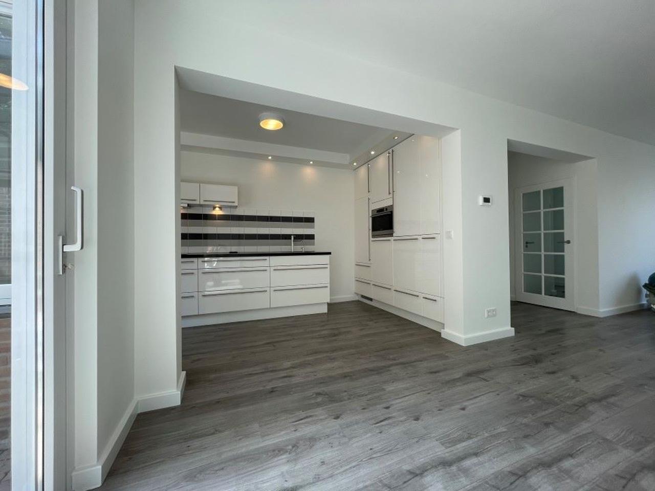 5-bedroom house in Best - Image 3