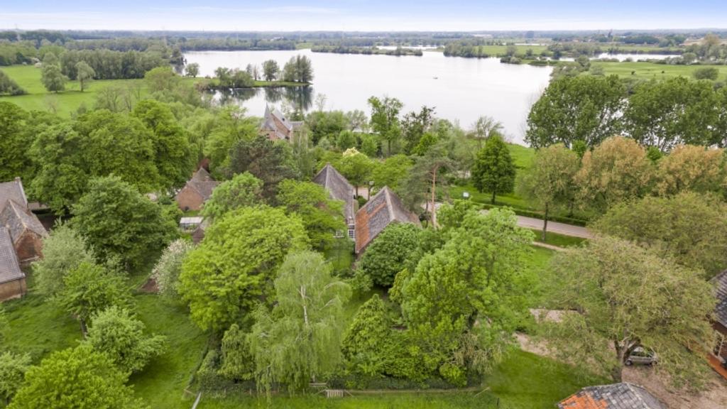 Farmhouse of 234 m² by the marina - Image 2