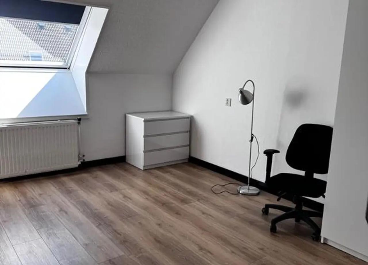 Gerenoveerde tussenwoning in Zwaag - Afbeelding 3