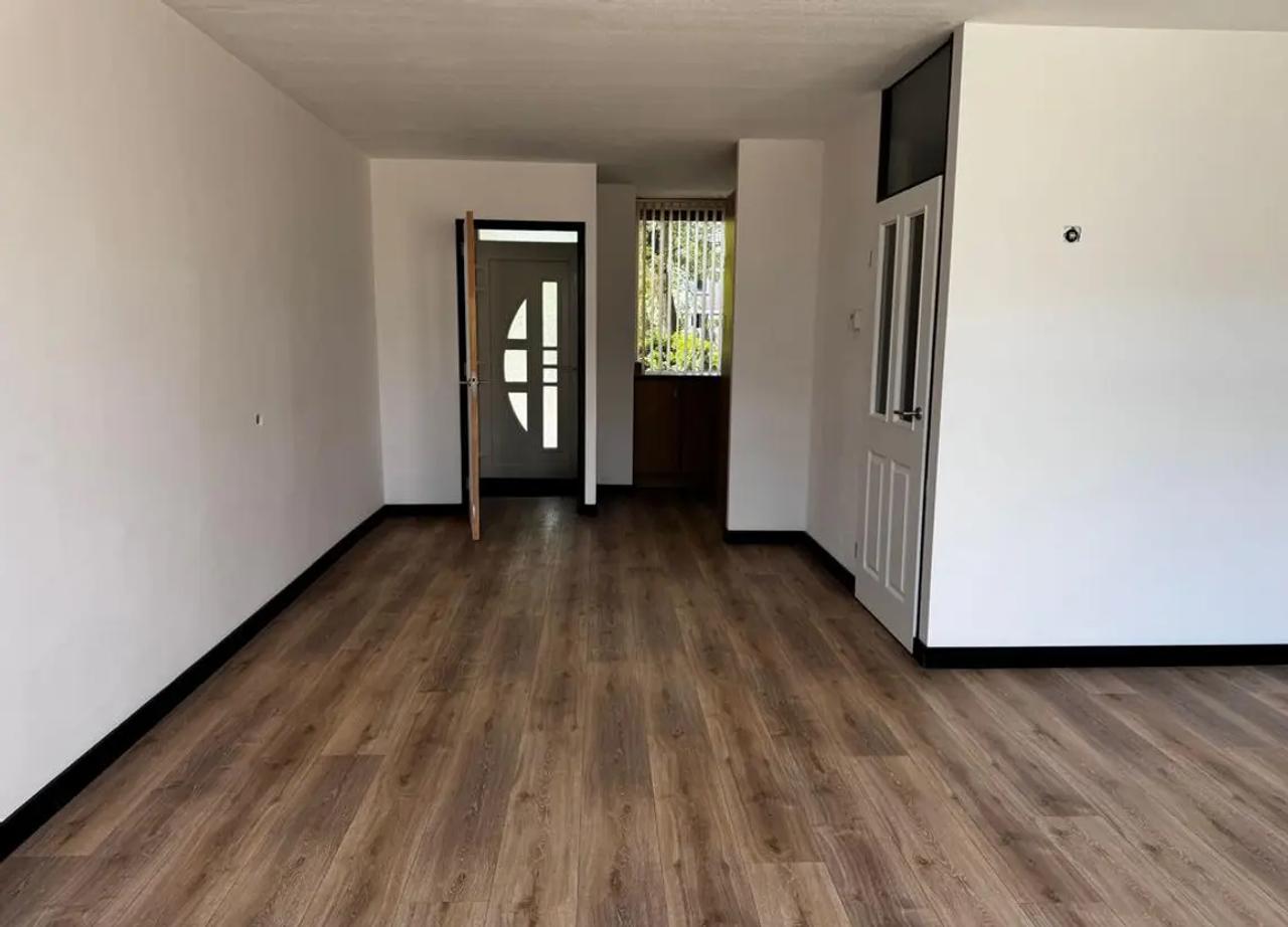 Gerenoveerde tussenwoning in Zwaag - Afbeelding 2