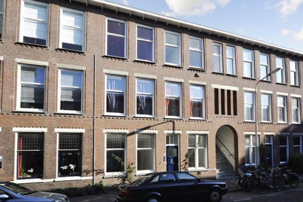 20 m2 room with balcony in Bomenbuurt - Image 1