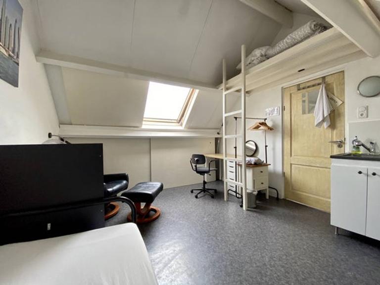 Furnished studio in Amby, available immediately - Image 3