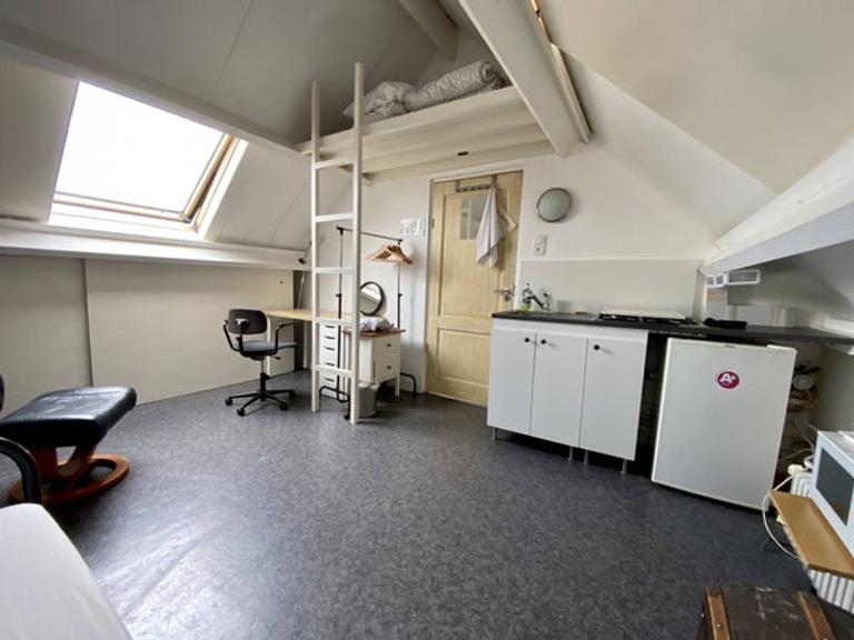 Furnished studio in Amby, available immediately - Image 4