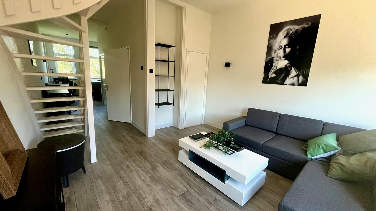 Ruim 3-kamer appartement met balkon in Kralingen - Afbeelding 1