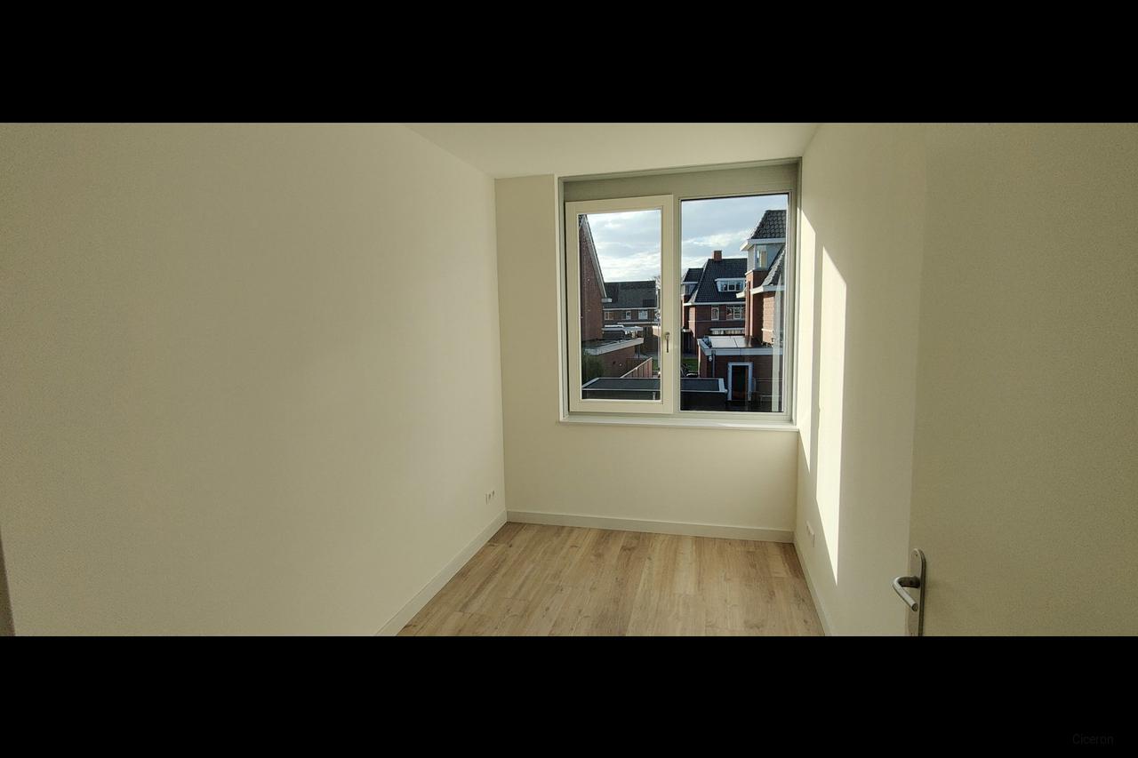 Energy-efficient house with solar panels and garden in Tilburg - Image 5