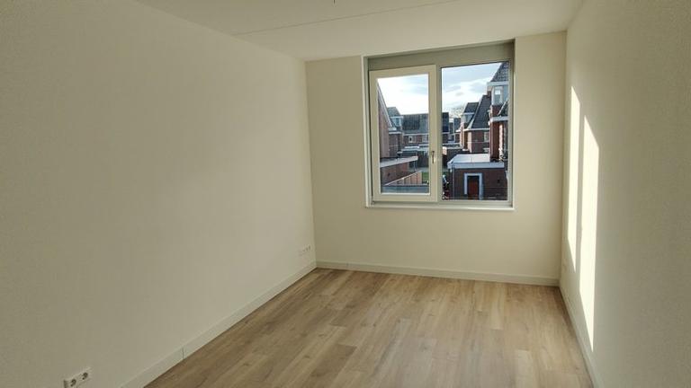 Energy-efficient house with solar panels and garden in Tilburg - Image 4