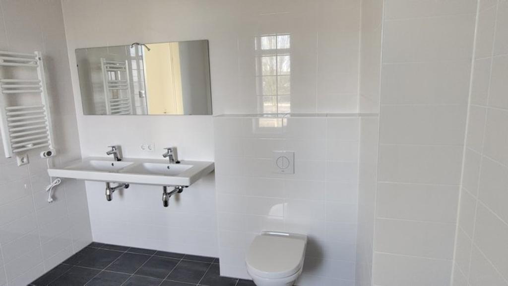 Energy-efficient house with solar panels and garden in Tilburg - Image 2