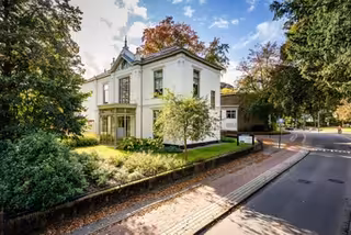 Hoekhuis met 4 slaapkamers en tuin