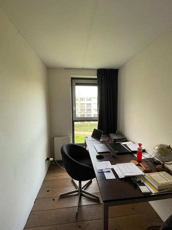 Bright corner apartment with parking space - Image 10