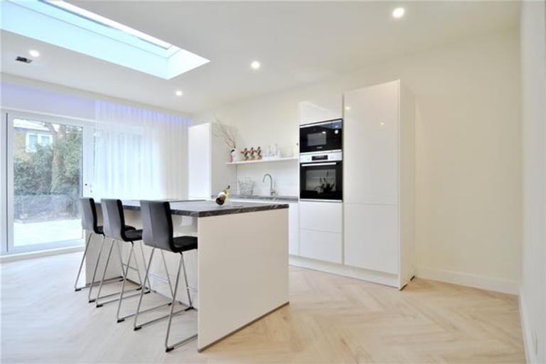 250 m² Family Home with Garden in Buitenveldert - Image 3