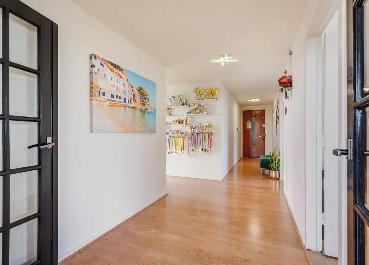 Furnished 127m² corner apartment in The Hague - Image 8