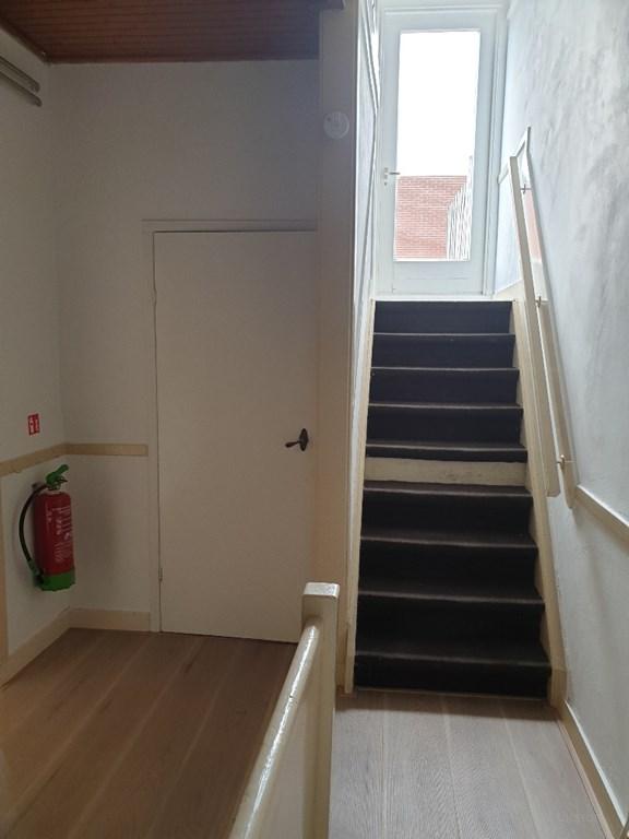 Lichte studentenkamer met balkon - Afbeelding 4