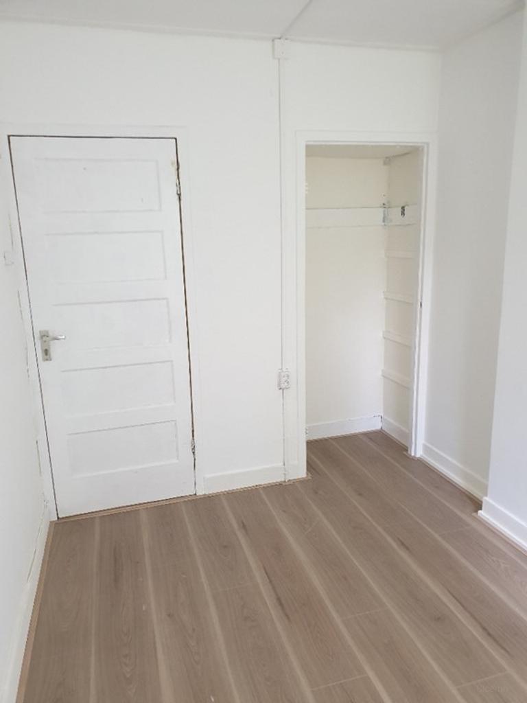 Lichte studentenkamer met balkon - Afbeelding 2