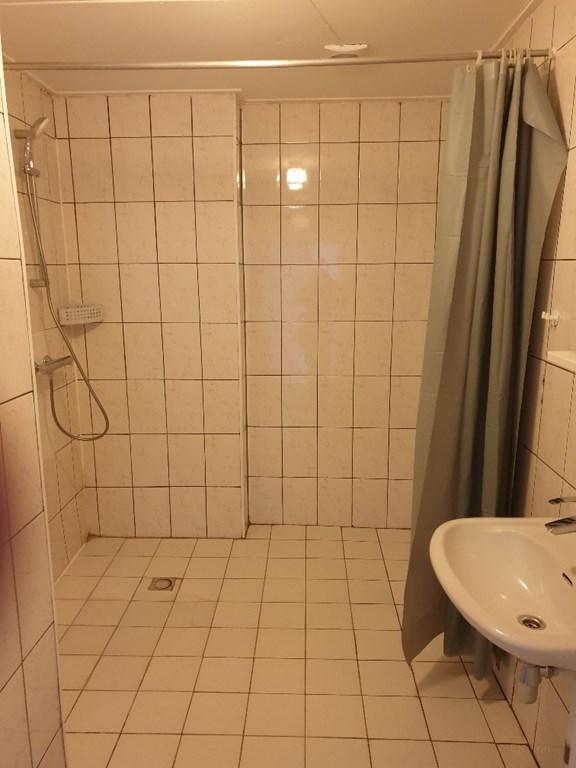 Lichte studentenkamer met balkon - Afbeelding 6
