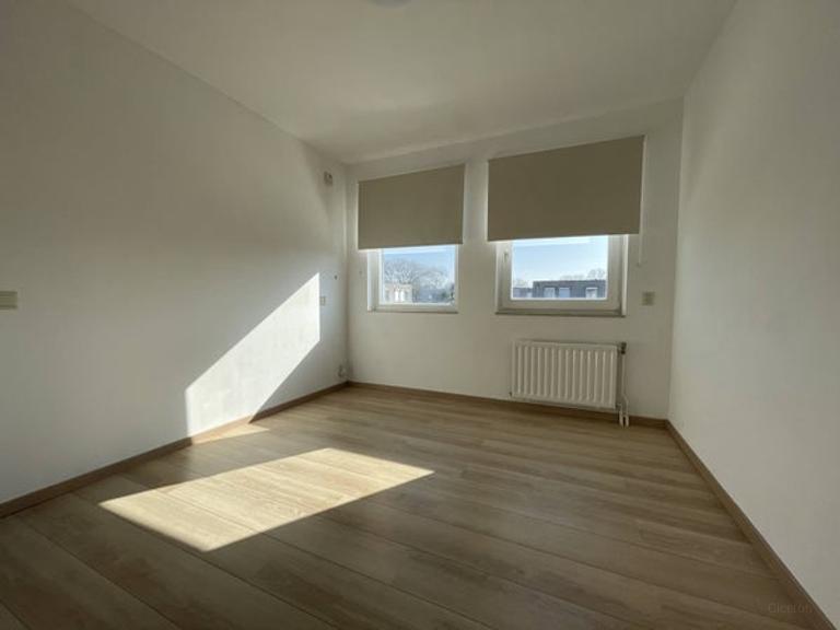 3-Bedroom House in Heugem - Image 5