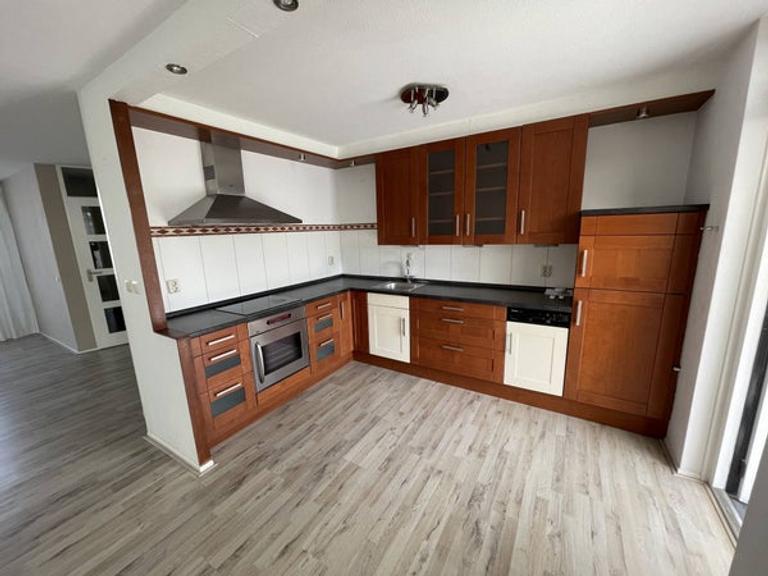 3-Bedroom House in Heugem - Image 4
