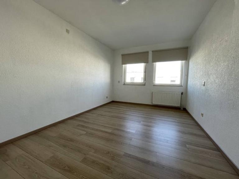 3-Bedroom House in Heugem - Image 6