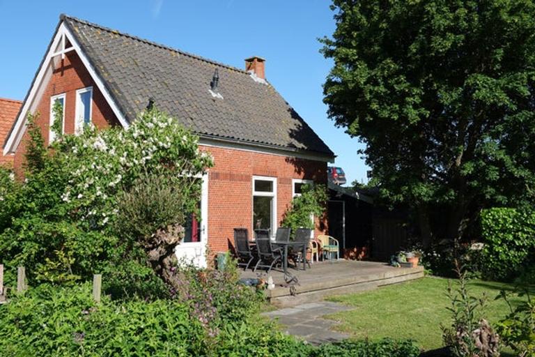 Rural living with a garden near Sint-Maartensdijk - Image 1