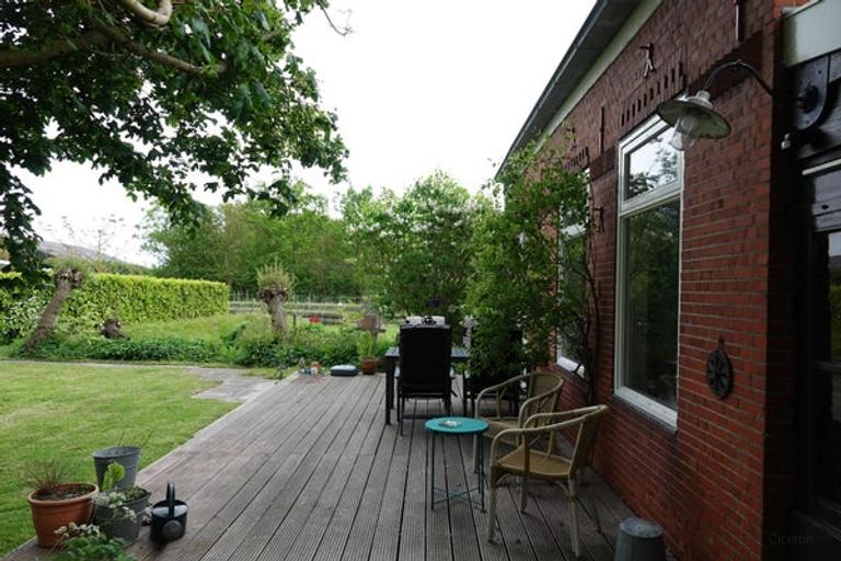 Rural living with a garden near Sint-Maartensdijk - Image 4