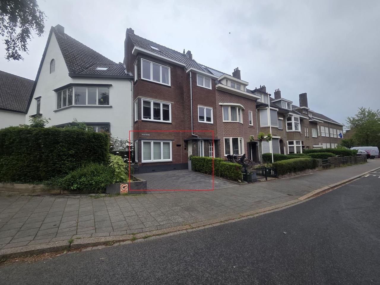 Furnished Corner House with Garden - Image 1