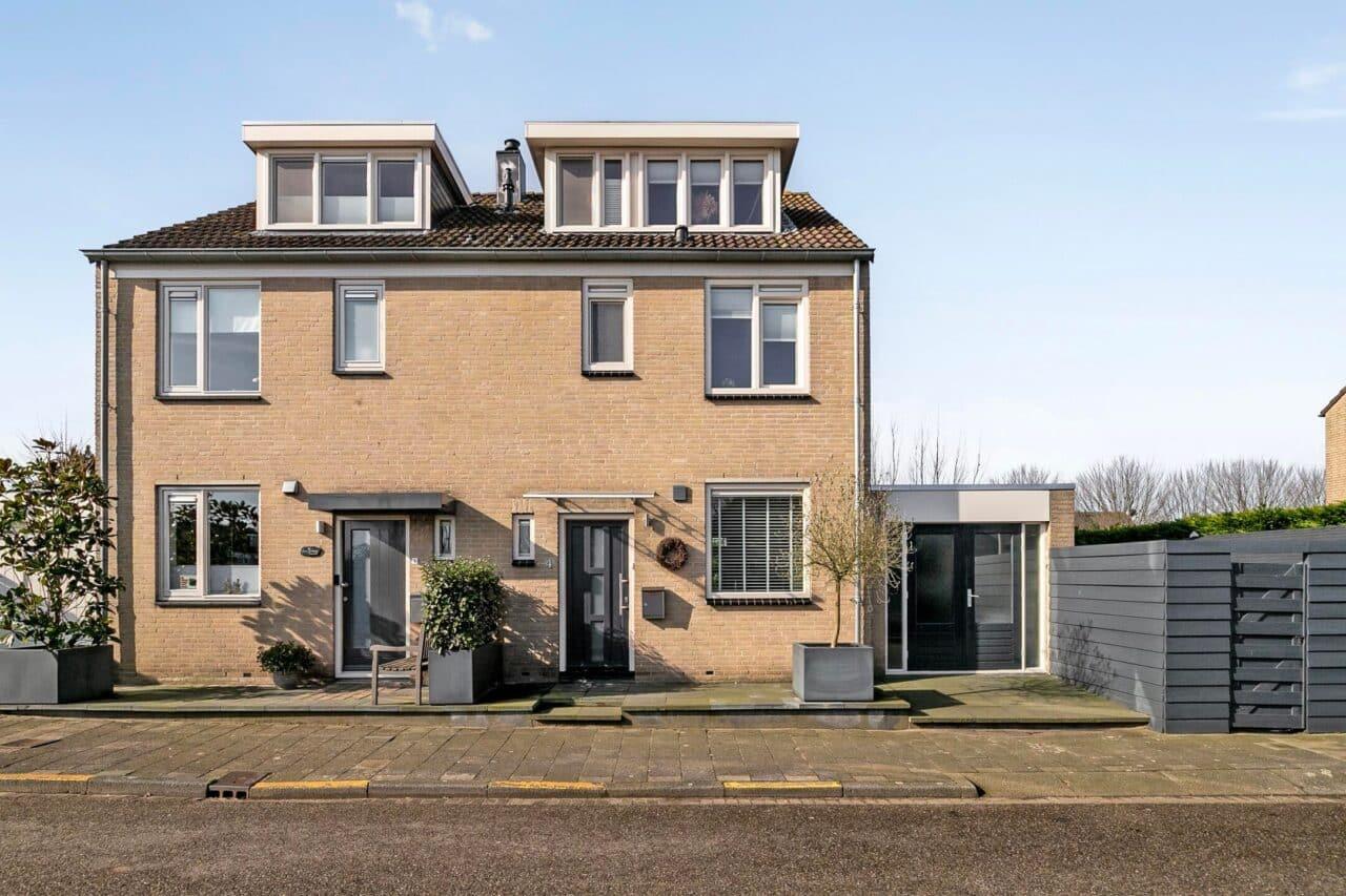 Gemeubileerde hoekwoning met 4 slaapkamers - Afbeelding 1