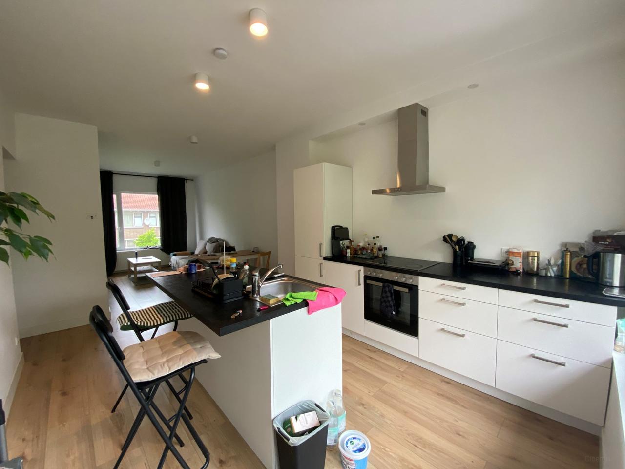 4-room apartment with balcony in Carnisse - Image 2