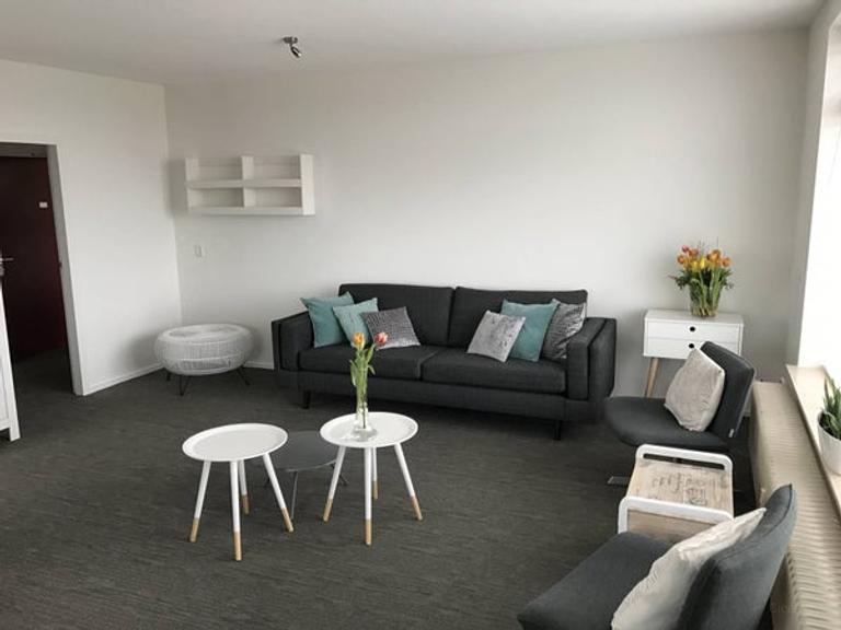Furnished apartment with expansive views - Image 6