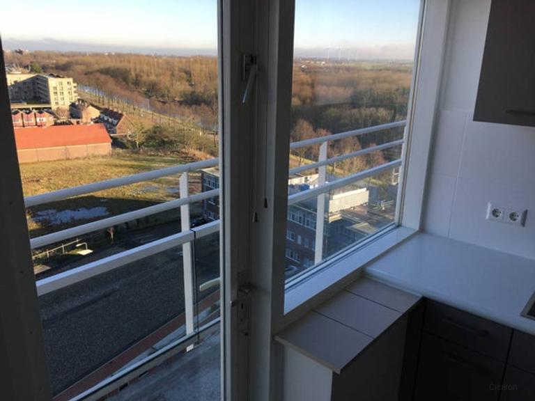 Furnished apartment with expansive views - Image 16