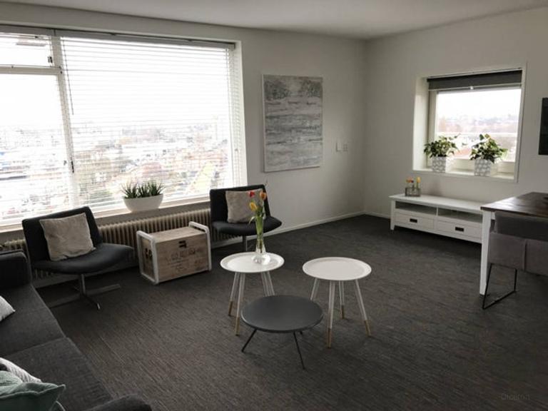 Furnished apartment with expansive views - Image 3