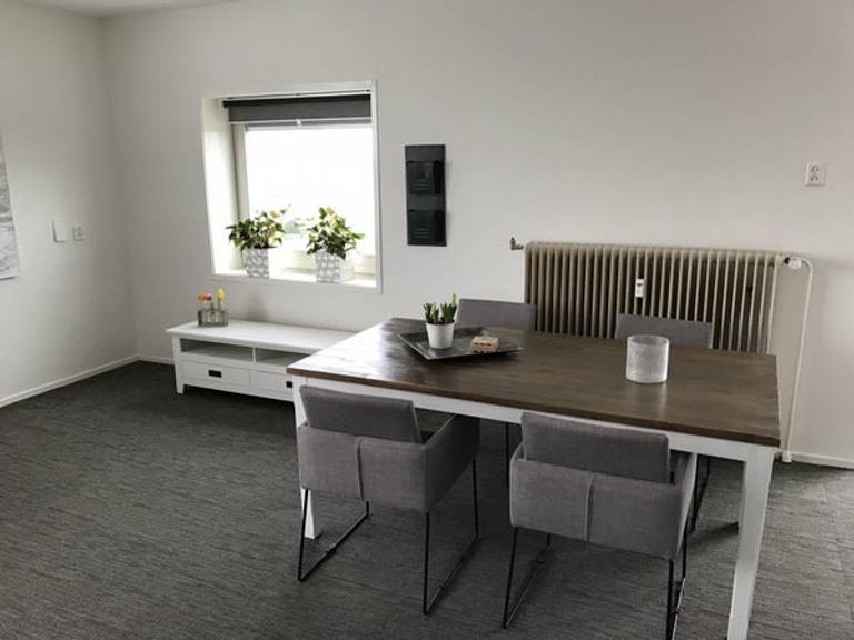 Furnished apartment with expansive views - Image 4