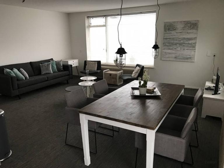 Furnished apartment with expansive views - Image 13