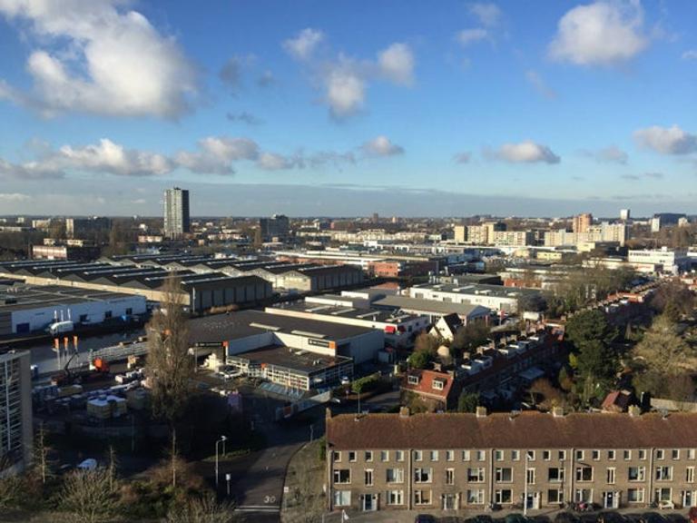 Furnished apartment with expansive views - Image 17