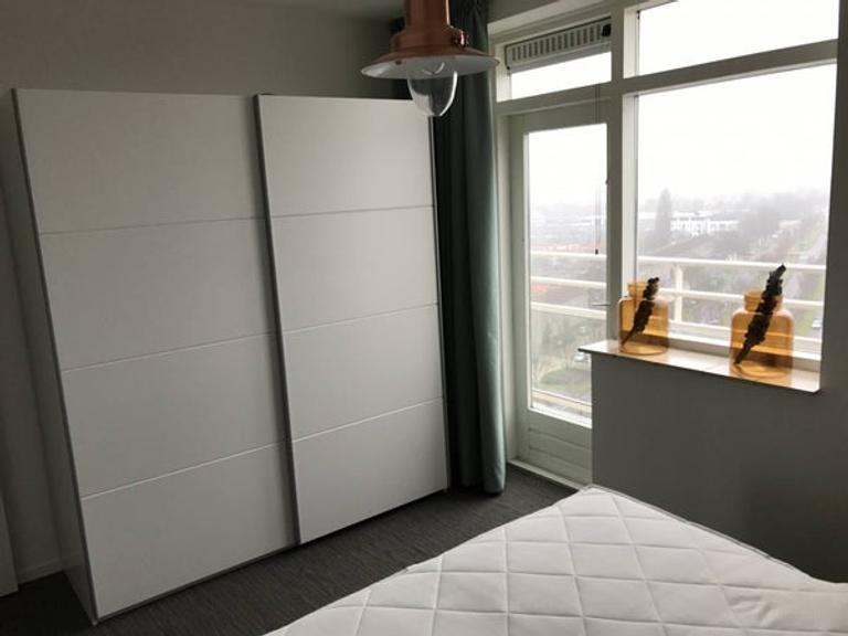 Furnished apartment with expansive views - Image 15