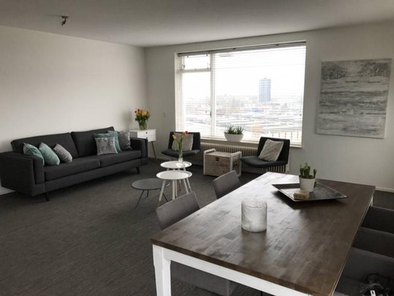 Furnished apartment with expansive views - Image 2