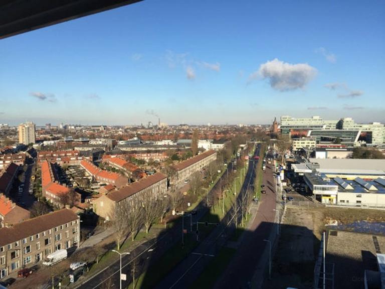 Furnished apartment with expansive views - Image 18