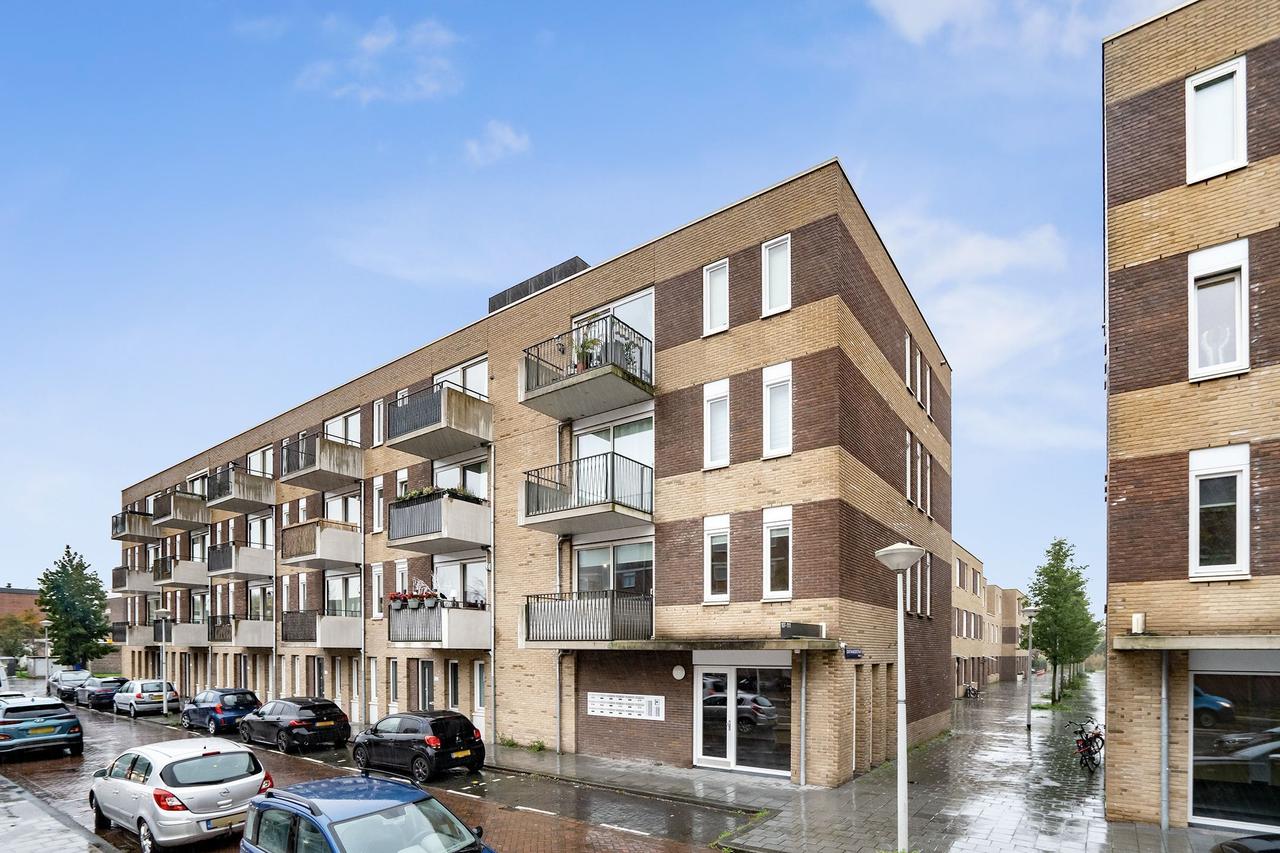Gemeubileerd 3-kamerappartement met balkon - Afbeelding 1