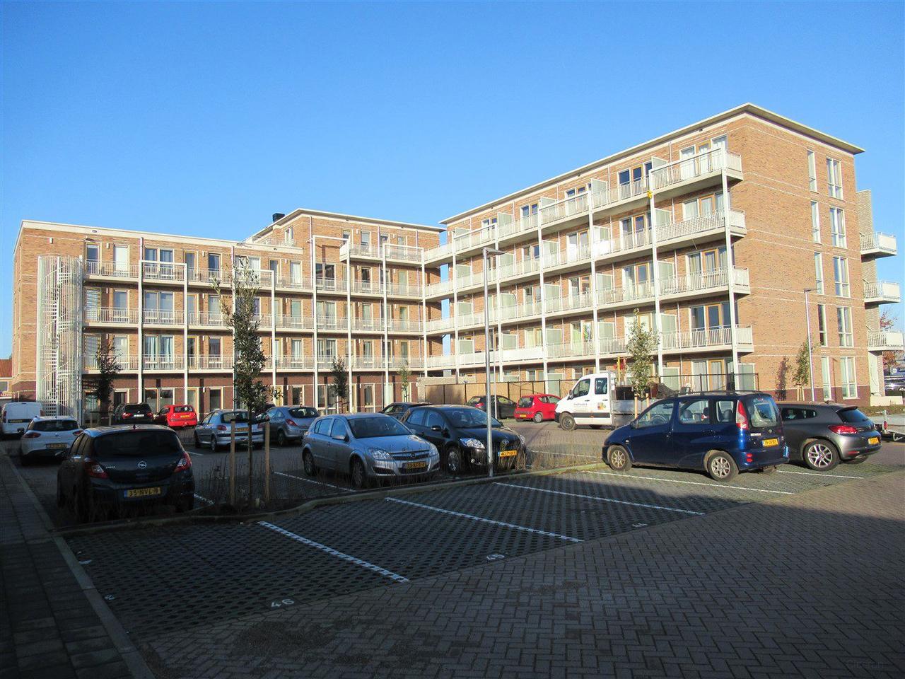 Apartment with sunny balcony - Image 14