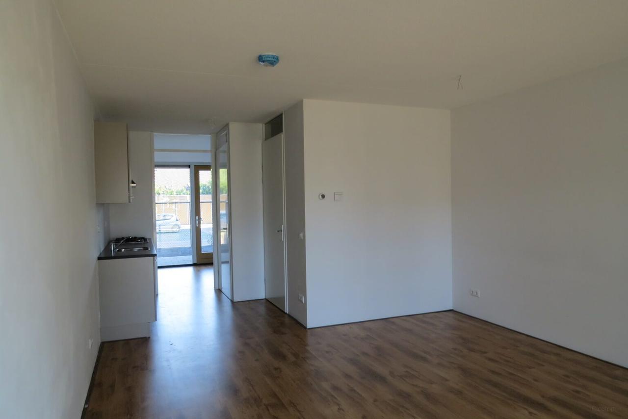 Apartment with sunny balcony - Image 7