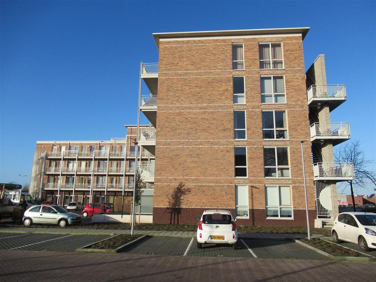 Apartment with sunny balcony - Image 5