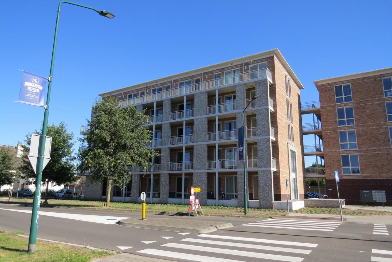 Apartment with sunny balcony - Image 3