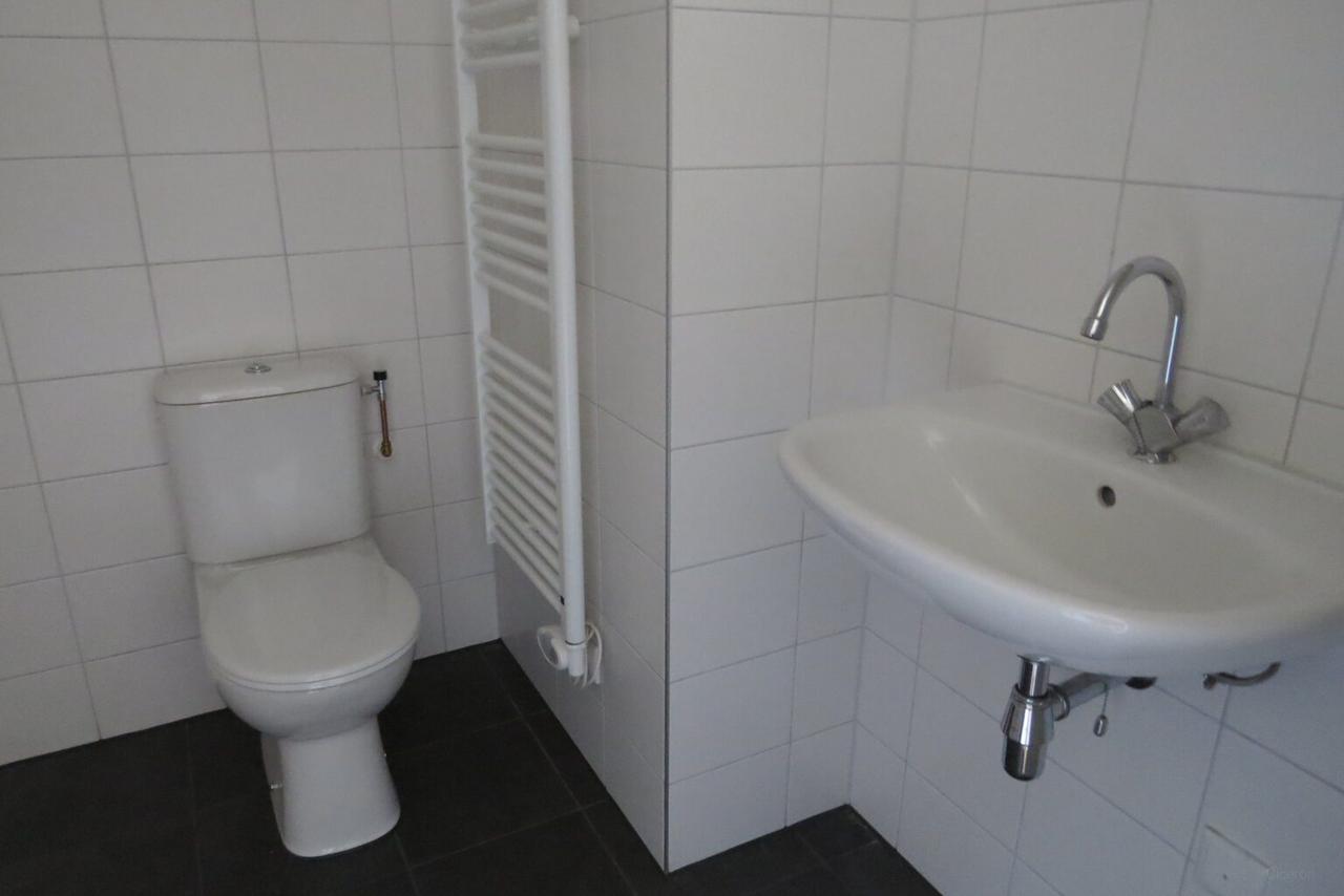 Apartment with sunny balcony - Image 11